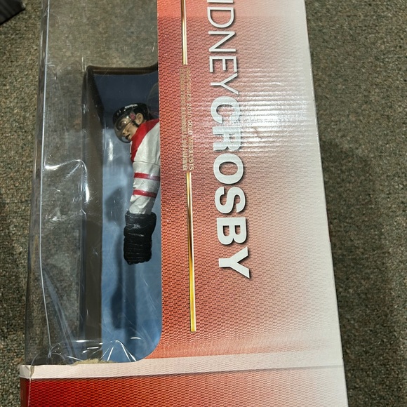 Sidney Crosby 2010 olympics hockey figurine - Picture 3 of 4